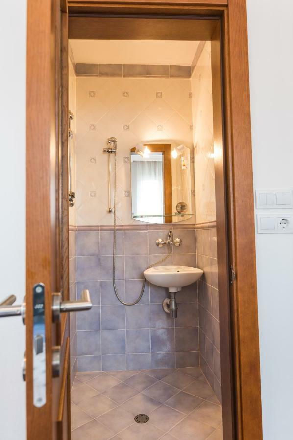 Top Center Sofialuxrentals Patriarh Evtimiy Apartment - Free Parking Exterior foto